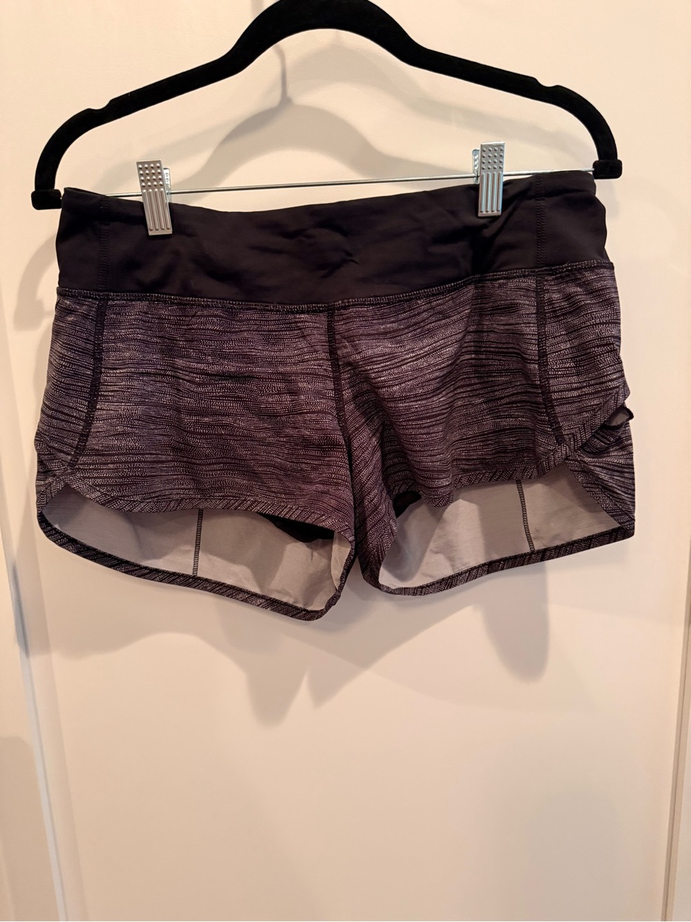 Lululemon Speed Shorts 2.5” Black Print Low Rise Running Shorts Size 6